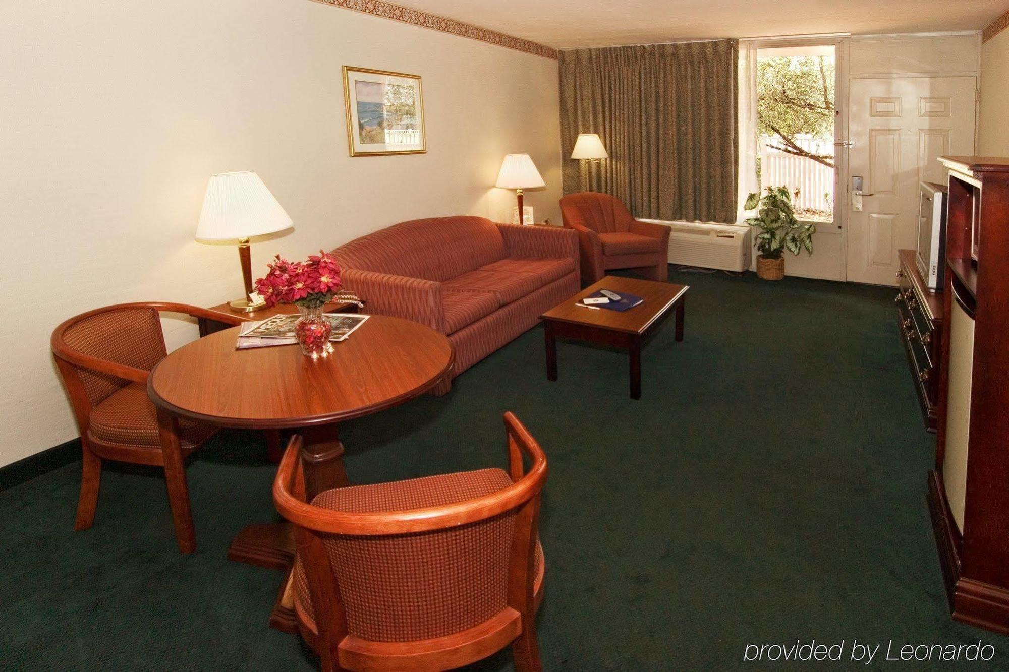 Howard Johnson By Wyndham Lakeland Ngoại thất bức ảnh